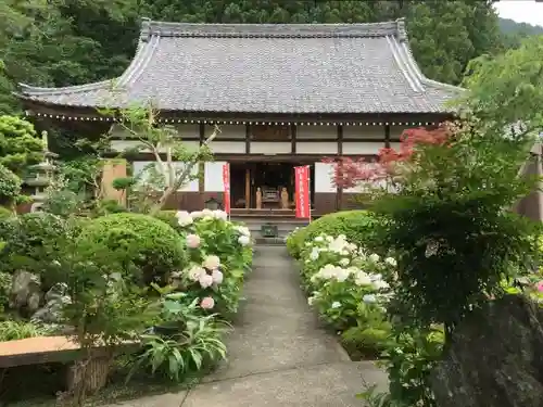 弓削寺の本殿