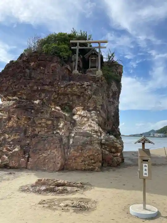稲佐の浜 弁天島(島根県)