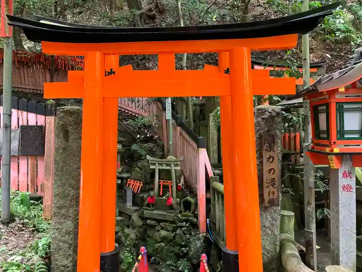 伏見稲荷大社 御膳谷奉拝所(京都府)