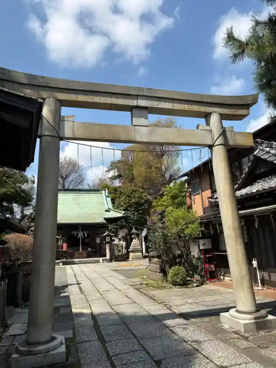高円寺天祖神社の{uncategorized: "未分類", other: "その他", undefined: "問題あり", building: "その他建物", grave: "お墓", sacred_gate: "鳥居", guardian: "狛犬", statue: "像", buddha: "仏像", history: "歴史", nature: "自然", garden: "庭園", animal: "動物", pagoda: "塔", temizu: "手水舎", mountain_gate: "山門・神門", sanctuary: "本殿・本堂", subordinate: "末社・摂社", art: "芸術", scenery: "景色", jizo: "地蔵", ema: "絵馬", goshuin: "御朱印", omikuji: "おみくじ", items: "授与品その他", amulet: "お守り", goshuincho: "御朱印帳", eats: "食事", festival: "お祭り", votive_dance: "神楽", shichigosan: "七五三参", wedding: "結婚式", experience: "体験その他", initially: "初詣", around: "周辺", anti_infection: "感染症対策"}