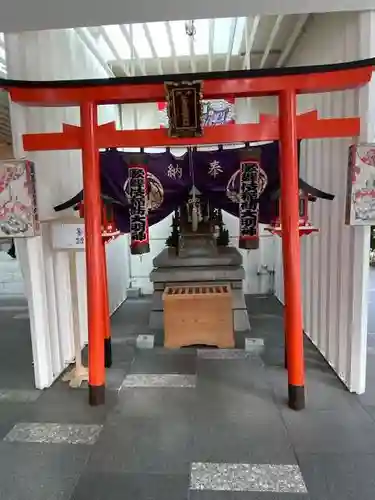 歌舞伎稲荷神社の鳥居