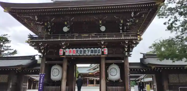 寒川神社の山門・神門