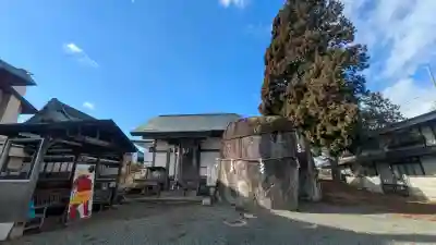 三ツ石神社の{uncategorized: "未分類", other: "その他", undefined: "問題あり", building: "その他建物", grave: "お墓", sacred_gate: "鳥居", guardian: "狛犬", statue: "像", buddha: "仏像", history: "歴史", nature: "自然", garden: "庭園", animal: "動物", pagoda: "塔", temizu: "手水舎", mountain_gate: "山門・神門", sanctuary: "本殿・本堂", subordinate: "末社・摂社", art: "芸術", scenery: "景色", jizo: "地蔵", ema: "絵馬", goshuin: "御朱印", omikuji: "おみくじ", items: "授与品その他", amulet: "お守り", goshuincho: "御朱印帳", eats: "食事", festival: "お祭り", votive_dance: "神楽", shichigosan: "七五三参", wedding: "結婚式", experience: "体験その他", initially: "初詣", around: "周辺", anti_infection: "感染症対策"}