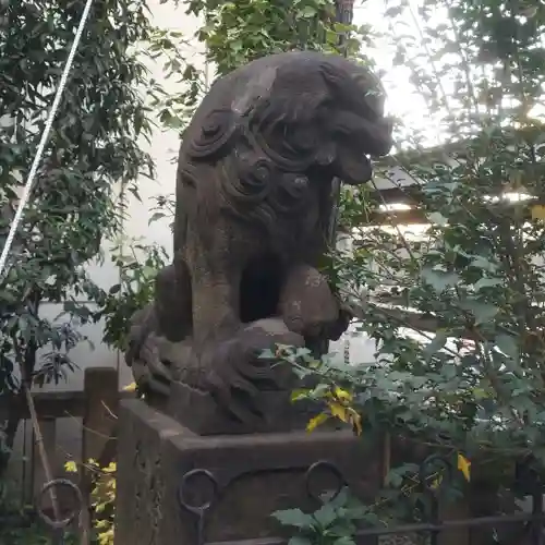 高山稲荷神社（旧鎮座地）の狛犬