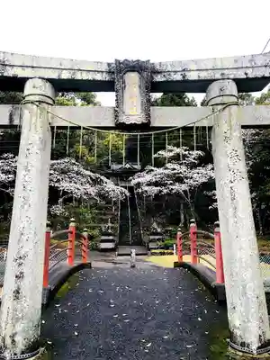 湯浦諏訪神社の鳥居