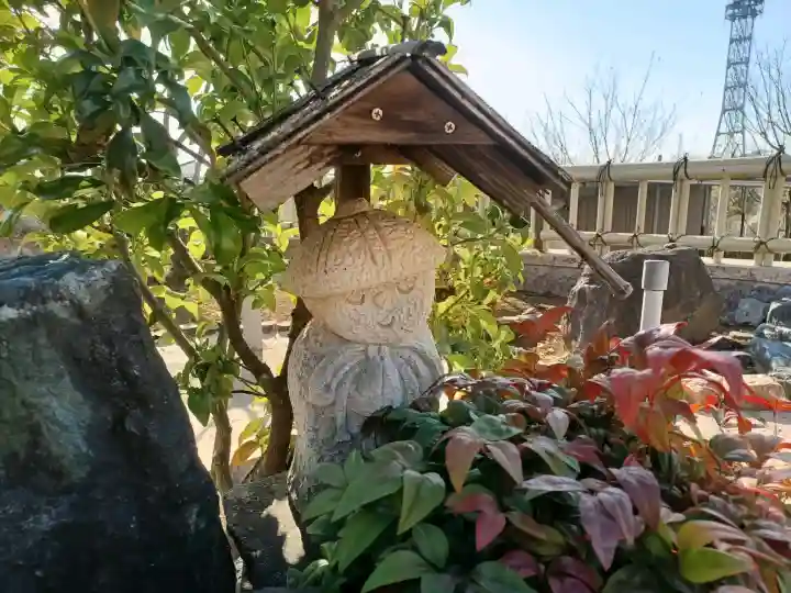 無量寺の{uncategorized: "未分類", other: "その他", undefined: "問題あり", building: "その他建物", grave: "お墓", sacred_gate: "鳥居", guardian: "狛犬", statue: "像", buddha: "仏像", history: "歴史", nature: "自然", garden: "庭園", animal: "動物", pagoda: "塔", temizu: "手水舎", mountain_gate: "山門・神門", sanctuary: "本殿・本堂", subordinate: "末社・摂社", art: "芸術", scenery: "景色", jizo: "地蔵", ema: "絵馬", goshuin: "御朱印", omikuji: "おみくじ", items: "授与品その他", amulet: "お守り", goshuincho: "御朱印帳", eats: "食事", festival: "お祭り", votive_dance: "神楽", shichigosan: "七五三参", wedding: "結婚式", experience: "体験その他", initially: "初詣", around: "周辺", anti_infection: "感染症対策"}