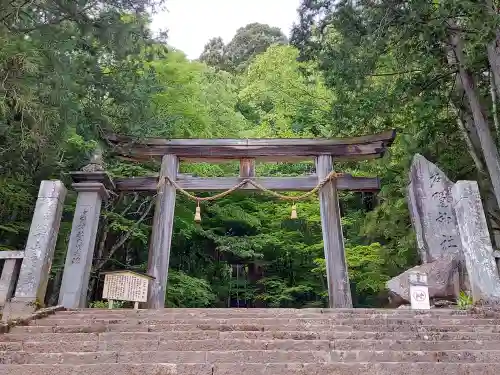 戸隠神社宝光社の{uncategorized: "未分類", other: "その他", undefined: "問題あり", building: "その他建物", grave: "お墓", sacred_gate: "鳥居", guardian: "狛犬", statue: "像", buddha: "仏像", history: "歴史", nature: "自然", garden: "庭園", animal: "動物", pagoda: "塔", temizu: "手水舎", mountain_gate: "山門・神門", sanctuary: "本殿・本堂", subordinate: "末社・摂社", art: "芸術", scenery: "景色", jizo: "地蔵", ema: "絵馬", goshuin: "御朱印", omikuji: "おみくじ", items: "授与品その他", amulet: "お守り", goshuincho: "御朱印帳", eats: "食事", festival: "お祭り", votive_dance: "神楽", shichigosan: "七五三参", wedding: "結婚式", experience: "体験その他", initially: "初詣", around: "周辺", anti_infection: "感染症対策"}