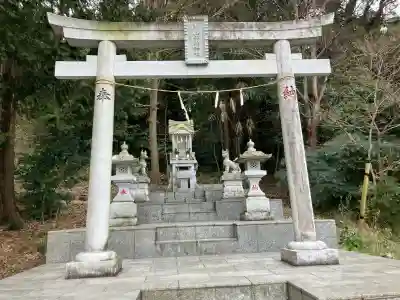 杉山神社の{uncategorized: "未分類", other: "その他", undefined: "問題あり", building: "その他建物", grave: "お墓", sacred_gate: "鳥居", guardian: "狛犬", statue: "像", buddha: "仏像", history: "歴史", nature: "自然", garden: "庭園", animal: "動物", pagoda: "塔", temizu: "手水舎", mountain_gate: "山門・神門", sanctuary: "本殿・本堂", subordinate: "末社・摂社", art: "芸術", scenery: "景色", jizo: "地蔵", ema: "絵馬", goshuin: "御朱印", omikuji: "おみくじ", items: "授与品その他", amulet: "お守り", goshuincho: "御朱印帳", eats: "食事", festival: "お祭り", votive_dance: "神楽", shichigosan: "七五三参", wedding: "結婚式", experience: "体験その他", initially: "初詣", around: "周辺", anti_infection: "感染症対策"}