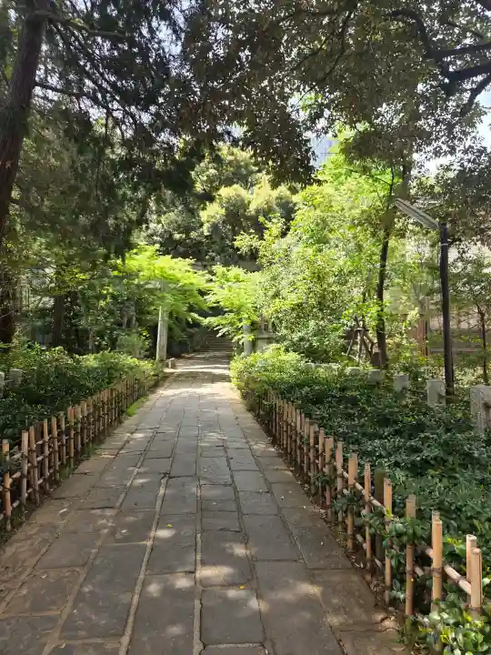 赤坂氷川神社の{uncategorized: "未分類", other: "その他", undefined: "問題あり", building: "その他建物", grave: "お墓", sacred_gate: "鳥居", guardian: "狛犬", statue: "像", buddha: "仏像", history: "歴史", nature: "自然", garden: "庭園", animal: "動物", pagoda: "塔", temizu: "手水舎", mountain_gate: "山門・神門", sanctuary: "本殿・本堂", subordinate: "末社・摂社", art: "芸術", scenery: "景色", jizo: "地蔵", ema: "絵馬", goshuin: "御朱印", omikuji: "おみくじ", items: "授与品その他", amulet: "お守り", goshuincho: "御朱印帳", eats: "食事", festival: "お祭り", votive_dance: "神楽", shichigosan: "七五三参", wedding: "結婚式", experience: "体験その他", initially: "初詣", around: "周辺", anti_infection: "感染症対策"}