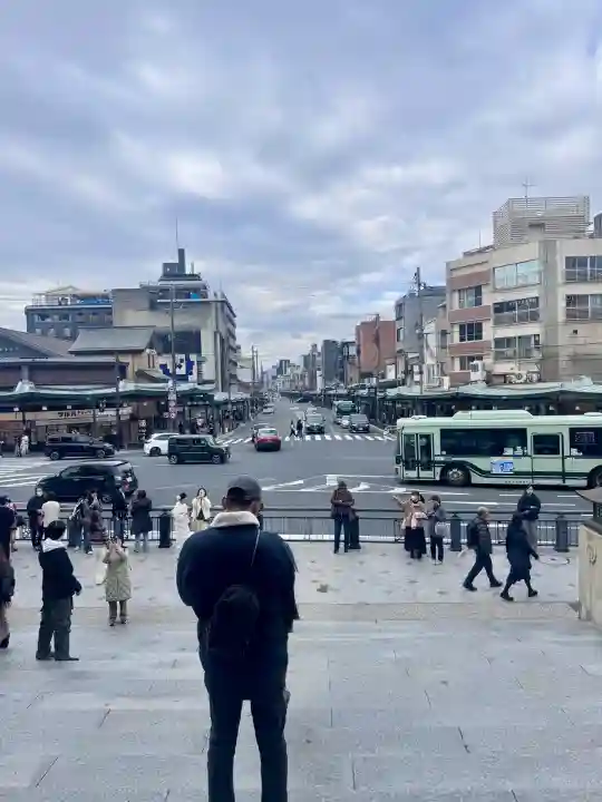 八坂神社(祇園さん)の{uncategorized: "未分類", other: "その他", undefined: "問題あり", building: "その他建物", grave: "お墓", sacred_gate: "鳥居", guardian: "狛犬", statue: "像", buddha: "仏像", history: "歴史", nature: "自然", garden: "庭園", animal: "動物", pagoda: "塔", temizu: "手水舎", mountain_gate: "山門・神門", sanctuary: "本殿・本堂", subordinate: "末社・摂社", art: "芸術", scenery: "景色", jizo: "地蔵", ema: "絵馬", goshuin: "御朱印", omikuji: "おみくじ", items: "授与品その他", amulet: "お守り", goshuincho: "御朱印帳", eats: "食事", festival: "お祭り", votive_dance: "神楽", shichigosan: "七五三参", wedding: "結婚式", experience: "体験その他", initially: "初詣", around: "周辺", anti_infection: "感染症対策"}