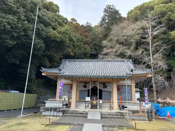 八幡神社の{uncategorized: "未分類", other: "その他", undefined: "問題あり", building: "その他建物", grave: "お墓", sacred_gate: "鳥居", guardian: "狛犬", statue: "像", buddha: "仏像", history: "歴史", nature: "自然", garden: "庭園", animal: "動物", pagoda: "塔", temizu: "手水舎", mountain_gate: "山門・神門", sanctuary: "本殿・本堂", subordinate: "末社・摂社", art: "芸術", scenery: "景色", jizo: "地蔵", ema: "絵馬", goshuin: "御朱印", omikuji: "おみくじ", items: "授与品その他", amulet: "お守り", goshuincho: "御朱印帳", eats: "食事", festival: "お祭り", votive_dance: "神楽", shichigosan: "七五三参", wedding: "結婚式", experience: "体験その他", initially: "初詣", around: "周辺", anti_infection: "感染症対策"}