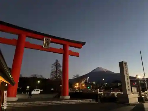 富士山本宮浅間大社の{uncategorized: "未分類", other: "その他", undefined: "問題あり", building: "その他建物", grave: "お墓", sacred_gate: "鳥居", guardian: "狛犬", statue: "像", buddha: "仏像", history: "歴史", nature: "自然", garden: "庭園", animal: "動物", pagoda: "塔", temizu: "手水舎", mountain_gate: "山門・神門", sanctuary: "本殿・本堂", subordinate: "末社・摂社", art: "芸術", scenery: "景色", jizo: "地蔵", ema: "絵馬", goshuin: "御朱印", omikuji: "おみくじ", items: "授与品その他", amulet: "お守り", goshuincho: "御朱印帳", eats: "食事", festival: "お祭り", votive_dance: "神楽", shichigosan: "七五三参", wedding: "結婚式", experience: "体験その他", initially: "初詣", around: "周辺", anti_infection: "感染症対策"}