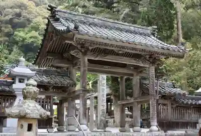 白山比咩神社の山門・神門