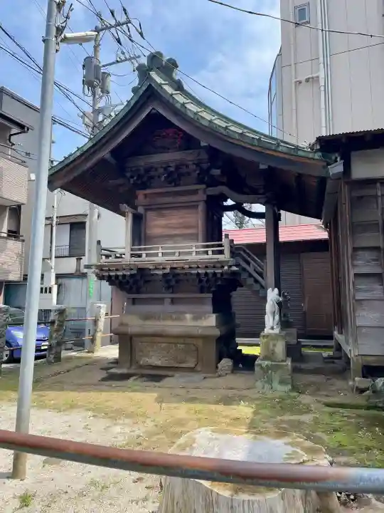 稲荷神社の{uncategorized: "未分類", other: "その他", undefined: "問題あり", building: "その他建物", grave: "お墓", sacred_gate: "鳥居", guardian: "狛犬", statue: "像", buddha: "仏像", history: "歴史", nature: "自然", garden: "庭園", animal: "動物", pagoda: "塔", temizu: "手水舎", mountain_gate: "山門・神門", sanctuary: "本殿・本堂", subordinate: "末社・摂社", art: "芸術", scenery: "景色", jizo: "地蔵", ema: "絵馬", goshuin: "御朱印", omikuji: "おみくじ", items: "授与品その他", amulet: "お守り", goshuincho: "御朱印帳", eats: "食事", festival: "お祭り", votive_dance: "神楽", shichigosan: "七五三参", wedding: "結婚式", experience: "体験その他", initially: "初詣", around: "周辺", anti_infection: "感染症対策"}