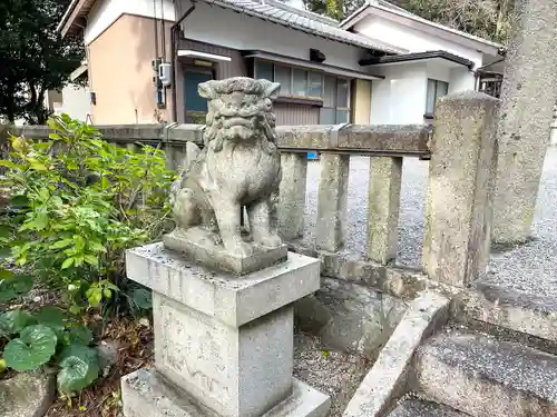 関神社の狛犬