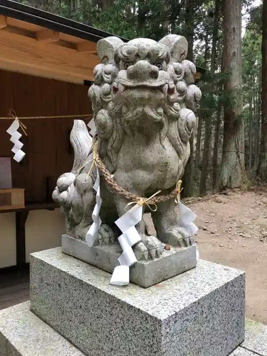 黄金山神社の狛犬