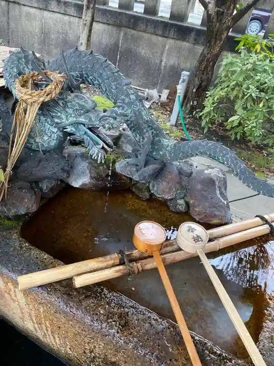 満足稲荷神社の手水舎