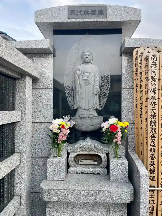 浄念寺の{uncategorized: "未分類", other: "その他", undefined: "問題あり", building: "その他建物", grave: "お墓", sacred_gate: "鳥居", guardian: "狛犬", statue: "像", buddha: "仏像", history: "歴史", nature: "自然", garden: "庭園", animal: "動物", pagoda: "塔", temizu: "手水舎", mountain_gate: "山門・神門", sanctuary: "本殿・本堂", subordinate: "末社・摂社", art: "芸術", scenery: "景色", jizo: "地蔵", ema: "絵馬", goshuin: "御朱印", omikuji: "おみくじ", items: "授与品その他", amulet: "お守り", goshuincho: "御朱印帳", eats: "食事", festival: "お祭り", votive_dance: "神楽", shichigosan: "七五三参", wedding: "結婚式", experience: "体験その他", initially: "初詣", around: "周辺", anti_infection: "感染症対策"}
