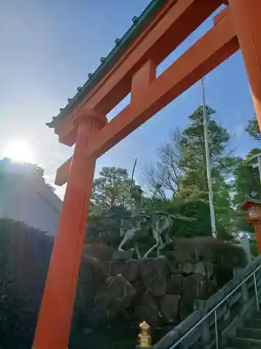 穴八幡宮の{uncategorized: "未分類", other: "その他", undefined: "問題あり", building: "その他建物", grave: "お墓", sacred_gate: "鳥居", guardian: "狛犬", statue: "像", buddha: "仏像", history: "歴史", nature: "自然", garden: "庭園", animal: "動物", pagoda: "塔", temizu: "手水舎", mountain_gate: "山門・神門", sanctuary: "本殿・本堂", subordinate: "末社・摂社", art: "芸術", scenery: "景色", jizo: "地蔵", ema: "絵馬", goshuin: "御朱印", omikuji: "おみくじ", items: "授与品その他", amulet: "お守り", goshuincho: "御朱印帳", eats: "食事", festival: "お祭り", votive_dance: "神楽", shichigosan: "七五三参", wedding: "結婚式", experience: "体験その他", initially: "初詣", around: "周辺", anti_infection: "感染症対策"}