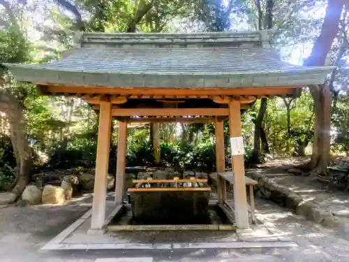 高座結御子神社（熱田神宮摂社）の{uncategorized: "未分類", other: "その他", undefined: "問題あり", building: "その他建物", grave: "お墓", sacred_gate: "鳥居", guardian: "狛犬", statue: "像", buddha: "仏像", history: "歴史", nature: "自然", garden: "庭園", animal: "動物", pagoda: "塔", temizu: "手水舎", mountain_gate: "山門・神門", sanctuary: "本殿・本堂", subordinate: "末社・摂社", art: "芸術", scenery: "景色", jizo: "地蔵", ema: "絵馬", goshuin: "御朱印", omikuji: "おみくじ", items: "授与品その他", amulet: "お守り", goshuincho: "御朱印帳", eats: "食事", festival: "お祭り", votive_dance: "神楽", shichigosan: "七五三参", wedding: "結婚式", experience: "体験その他", initially: "初詣", around: "周辺", anti_infection: "感染症対策"}