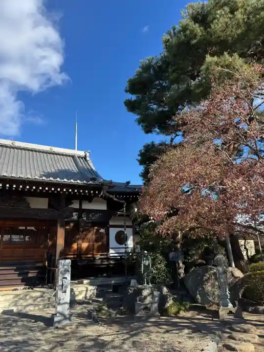 徳蔵寺の{uncategorized: "未分類", other: "その他", undefined: "問題あり", building: "その他建物", grave: "お墓", sacred_gate: "鳥居", guardian: "狛犬", statue: "像", buddha: "仏像", history: "歴史", nature: "自然", garden: "庭園", animal: "動物", pagoda: "塔", temizu: "手水舎", mountain_gate: "山門・神門", sanctuary: "本殿・本堂", subordinate: "末社・摂社", art: "芸術", scenery: "景色", jizo: "地蔵", ema: "絵馬", goshuin: "御朱印", omikuji: "おみくじ", items: "授与品その他", amulet: "お守り", goshuincho: "御朱印帳", eats: "食事", festival: "お祭り", votive_dance: "神楽", shichigosan: "七五三参", wedding: "結婚式", experience: "体験その他", initially: "初詣", around: "周辺", anti_infection: "感染症対策"}
