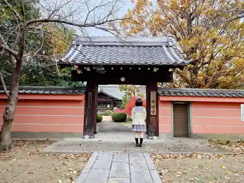 平田寺の山門・神門