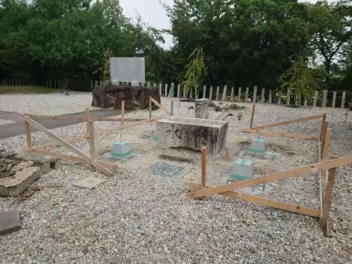 神明社(岩崎神明社)の手水舎