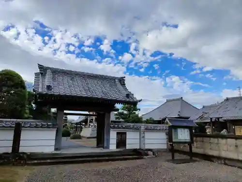 広済寺の山門