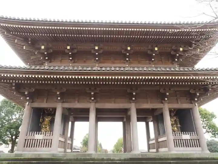 蓮華院誕生寺奥之院の山門・神門