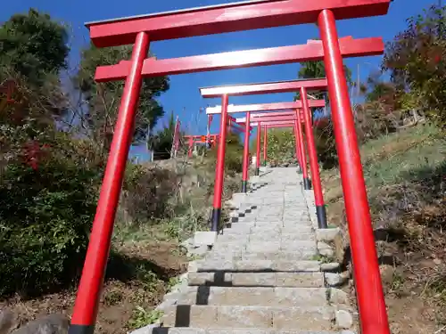 差出磯大嶽山神社 仕事と健康と厄よけの神さまの鳥居