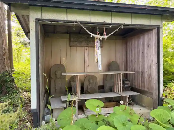 八幡神社の{uncategorized: "未分類", other: "その他", undefined: "問題あり", building: "その他建物", grave: "お墓", sacred_gate: "鳥居", guardian: "狛犬", statue: "像", buddha: "仏像", history: "歴史", nature: "自然", garden: "庭園", animal: "動物", pagoda: "塔", temizu: "手水舎", mountain_gate: "山門・神門", sanctuary: "本殿・本堂", subordinate: "末社・摂社", art: "芸術", scenery: "景色", jizo: "地蔵", ema: "絵馬", goshuin: "御朱印", omikuji: "おみくじ", items: "授与品その他", amulet: "お守り", goshuincho: "御朱印帳", eats: "食事", festival: "お祭り", votive_dance: "神楽", shichigosan: "七五三参", wedding: "結婚式", experience: "体験その他", initially: "初詣", around: "周辺", anti_infection: "感染症対策"}
