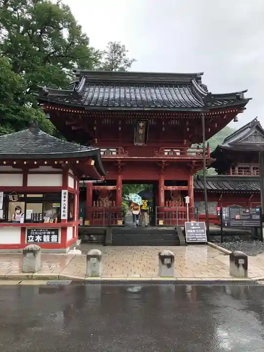中禅寺の山門・神門