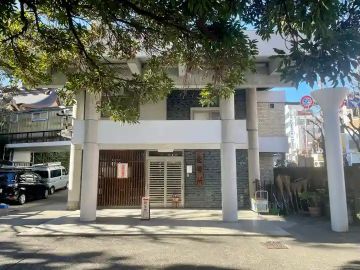 大鳥神社の{uncategorized: "未分類", other: "その他", undefined: "問題あり", building: "その他建物", grave: "お墓", sacred_gate: "鳥居", guardian: "狛犬", statue: "像", buddha: "仏像", history: "歴史", nature: "自然", garden: "庭園", animal: "動物", pagoda: "塔", temizu: "手水舎", mountain_gate: "山門・神門", sanctuary: "本殿・本堂", subordinate: "末社・摂社", art: "芸術", scenery: "景色", jizo: "地蔵", ema: "絵馬", goshuin: "御朱印", omikuji: "おみくじ", items: "授与品その他", amulet: "お守り", goshuincho: "御朱印帳", eats: "食事", festival: "お祭り", votive_dance: "神楽", shichigosan: "七五三参", wedding: "結婚式", experience: "体験その他", initially: "初詣", around: "周辺", anti_infection: "感染症対策"}
