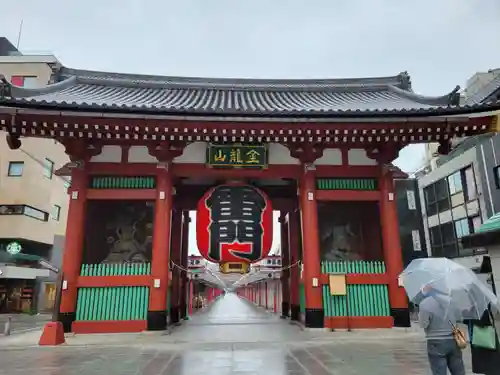 浅草寺の山門