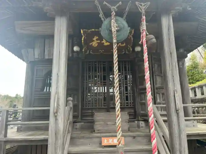 遍照寺の{uncategorized: "未分類", other: "その他", undefined: "問題あり", building: "その他建物", grave: "お墓", sacred_gate: "鳥居", guardian: "狛犬", statue: "像", buddha: "仏像", history: "歴史", nature: "自然", garden: "庭園", animal: "動物", pagoda: "塔", temizu: "手水舎", mountain_gate: "山門・神門", sanctuary: "本殿・本堂", subordinate: "末社・摂社", art: "芸術", scenery: "景色", jizo: "地蔵", ema: "絵馬", goshuin: "御朱印", omikuji: "おみくじ", items: "授与品その他", amulet: "お守り", goshuincho: "御朱印帳", eats: "食事", festival: "お祭り", votive_dance: "神楽", shichigosan: "七五三参", wedding: "結婚式", experience: "体験その他", initially: "初詣", around: "周辺", anti_infection: "感染症対策"}