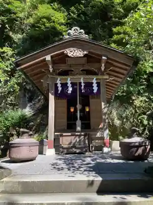 銭洗弁財天宇賀福神社の末社・摂社