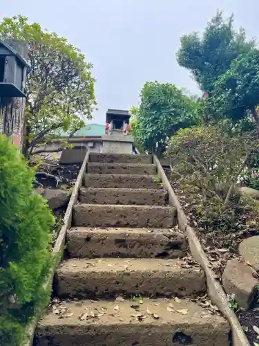 和田稲荷神社の{uncategorized: "未分類", other: "その他", undefined: "問題あり", building: "その他建物", grave: "お墓", sacred_gate: "鳥居", guardian: "狛犬", statue: "像", buddha: "仏像", history: "歴史", nature: "自然", garden: "庭園", animal: "動物", pagoda: "塔", temizu: "手水舎", mountain_gate: "山門・神門", sanctuary: "本殿・本堂", subordinate: "末社・摂社", art: "芸術", scenery: "景色", jizo: "地蔵", ema: "絵馬", goshuin: "御朱印", omikuji: "おみくじ", items: "授与品その他", amulet: "お守り", goshuincho: "御朱印帳", eats: "食事", festival: "お祭り", votive_dance: "神楽", shichigosan: "七五三参", wedding: "結婚式", experience: "体験その他", initially: "初詣", around: "周辺", anti_infection: "感染症対策"}