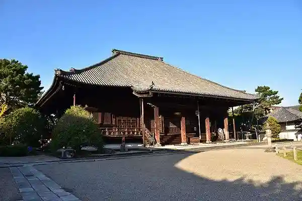 西大寺の本殿・本堂