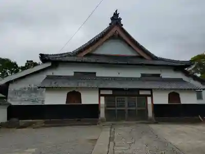 雲龍山 本證寺の{uncategorized: "未分類", other: "その他", undefined: "問題あり", building: "その他建物", grave: "お墓", sacred_gate: "鳥居", guardian: "狛犬", statue: "像", buddha: "仏像", history: "歴史", nature: "自然", garden: "庭園", animal: "動物", pagoda: "塔", temizu: "手水舎", mountain_gate: "山門・神門", sanctuary: "本殿・本堂", subordinate: "末社・摂社", art: "芸術", scenery: "景色", jizo: "地蔵", ema: "絵馬", goshuin: "御朱印", omikuji: "おみくじ", items: "授与品その他", amulet: "お守り", goshuincho: "御朱印帳", eats: "食事", festival: "お祭り", votive_dance: "神楽", shichigosan: "七五三参", wedding: "結婚式", experience: "体験その他", initially: "初詣", around: "周辺", anti_infection: "感染症対策"}