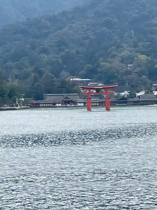 厳島神社の鳥居