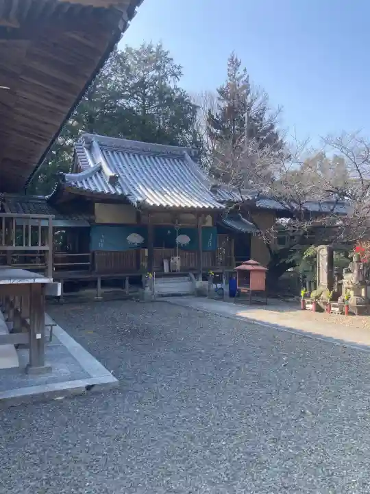 大興寺の{uncategorized: "未分類", other: "その他", undefined: "問題あり", building: "その他建物", grave: "お墓", sacred_gate: "鳥居", guardian: "狛犬", statue: "像", buddha: "仏像", history: "歴史", nature: "自然", garden: "庭園", animal: "動物", pagoda: "塔", temizu: "手水舎", mountain_gate: "山門・神門", sanctuary: "本殿・本堂", subordinate: "末社・摂社", art: "芸術", scenery: "景色", jizo: "地蔵", ema: "絵馬", goshuin: "御朱印", omikuji: "おみくじ", items: "授与品その他", amulet: "お守り", goshuincho: "御朱印帳", eats: "食事", festival: "お祭り", votive_dance: "神楽", shichigosan: "七五三参", wedding: "結婚式", experience: "体験その他", initially: "初詣", around: "周辺", anti_infection: "感染症対策"}