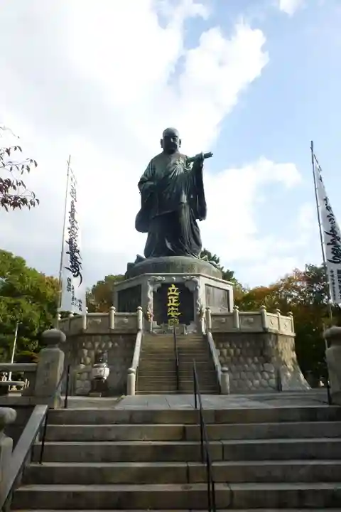 日蓮上人銅像護持教会(身延山福岡別院)(福岡県)