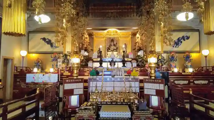 成田山札幌別院新栄寺の本殿・本堂