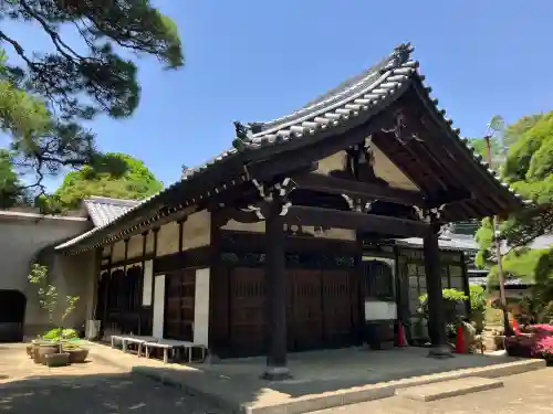龍光寺の{uncategorized: "未分類", other: "その他", undefined: "問題あり", building: "その他建物", grave: "お墓", sacred_gate: "鳥居", guardian: "狛犬", statue: "像", buddha: "仏像", history: "歴史", nature: "自然", garden: "庭園", animal: "動物", pagoda: "塔", temizu: "手水舎", mountain_gate: "山門・神門", sanctuary: "本殿・本堂", subordinate: "末社・摂社", art: "芸術", scenery: "景色", jizo: "地蔵", ema: "絵馬", goshuin: "御朱印", omikuji: "おみくじ", items: "授与品その他", amulet: "お守り", goshuincho: "御朱印帳", eats: "食事", festival: "お祭り", votive_dance: "神楽", shichigosan: "七五三参", wedding: "結婚式", experience: "体験その他", initially: "初詣", around: "周辺", anti_infection: "感染症対策"}