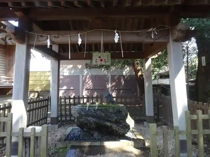 天沼八幡神社の手水舎