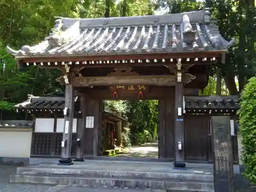 天台宗　長窪山　正覚寺の山門・神門
