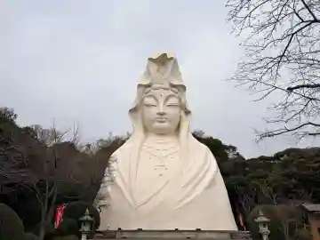 大船観音寺の{uncategorized: "未分類", other: "その他", undefined: "問題あり", building: "その他建物", grave: "お墓", sacred_gate: "鳥居", guardian: "狛犬", statue: "像", buddha: "仏像", history: "歴史", nature: "自然", garden: "庭園", animal: "動物", pagoda: "塔", temizu: "手水舎", mountain_gate: "山門・神門", sanctuary: "本殿・本堂", subordinate: "末社・摂社", art: "芸術", scenery: "景色", jizo: "地蔵", ema: "絵馬", goshuin: "御朱印", omikuji: "おみくじ", items: "授与品その他", amulet: "お守り", goshuincho: "御朱印帳", eats: "食事", festival: "お祭り", votive_dance: "神楽", shichigosan: "七五三参", wedding: "結婚式", experience: "体験その他", initially: "初詣", around: "周辺", anti_infection: "感染症対策"}