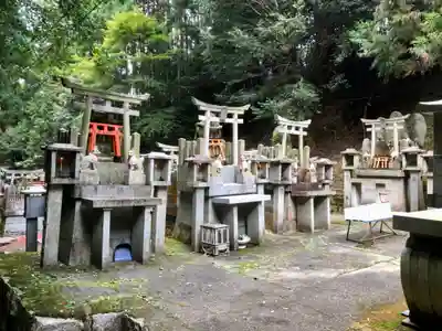 伏見稲荷大社　御膳谷奉拝所の末社・摂社