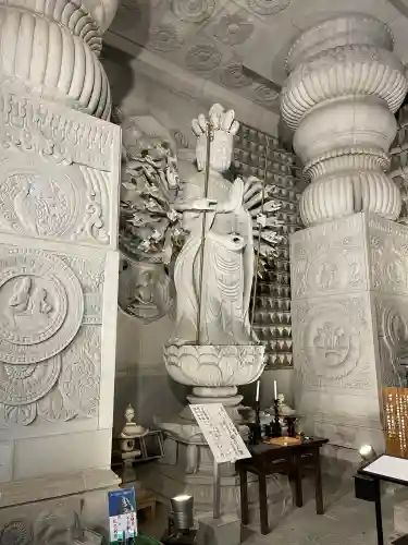 南法華寺（壷阪寺）の{uncategorized: "未分類", other: "その他", undefined: "問題あり", building: "その他建物", grave: "お墓", sacred_gate: "鳥居", guardian: "狛犬", statue: "像", buddha: "仏像", history: "歴史", nature: "自然", garden: "庭園", animal: "動物", pagoda: "塔", temizu: "手水舎", mountain_gate: "山門・神門", sanctuary: "本殿・本堂", subordinate: "末社・摂社", art: "芸術", scenery: "景色", jizo: "地蔵", ema: "絵馬", goshuin: "御朱印", omikuji: "おみくじ", items: "授与品その他", amulet: "お守り", goshuincho: "御朱印帳", eats: "食事", festival: "お祭り", votive_dance: "神楽", shichigosan: "七五三参", wedding: "結婚式", experience: "体験その他", initially: "初詣", around: "周辺", anti_infection: "感染症対策"}