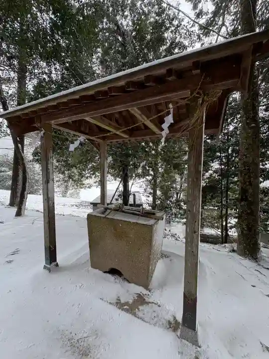 亀山神社の{uncategorized: "未分類", other: "その他", undefined: "問題あり", building: "その他建物", grave: "お墓", sacred_gate: "鳥居", guardian: "狛犬", statue: "像", buddha: "仏像", history: "歴史", nature: "自然", garden: "庭園", animal: "動物", pagoda: "塔", temizu: "手水舎", mountain_gate: "山門・神門", sanctuary: "本殿・本堂", subordinate: "末社・摂社", art: "芸術", scenery: "景色", jizo: "地蔵", ema: "絵馬", goshuin: "御朱印", omikuji: "おみくじ", items: "授与品その他", amulet: "お守り", goshuincho: "御朱印帳", eats: "食事", festival: "お祭り", votive_dance: "神楽", shichigosan: "七五三参", wedding: "結婚式", experience: "体験その他", initially: "初詣", around: "周辺", anti_infection: "感染症対策"}